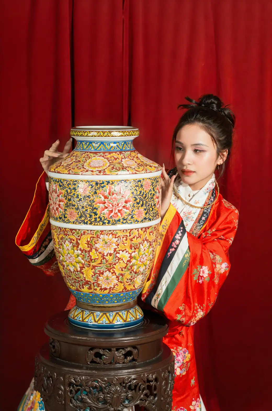hollyhock traditional Chinese vase