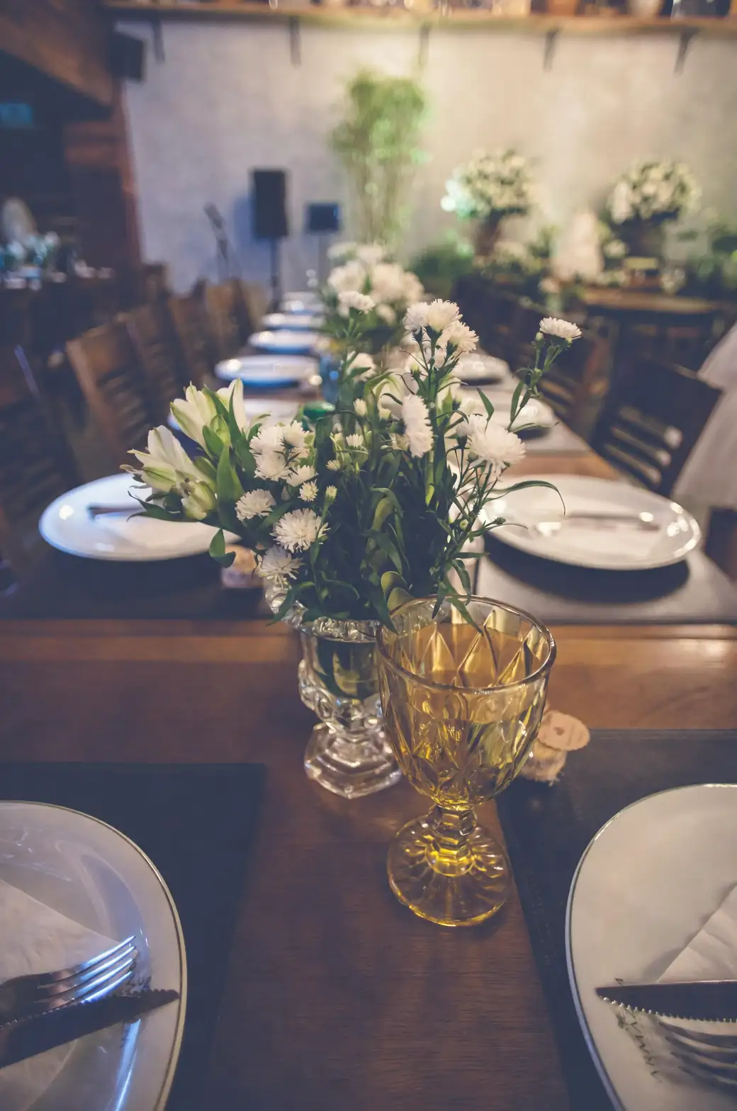 zinnia centerpiece dining table