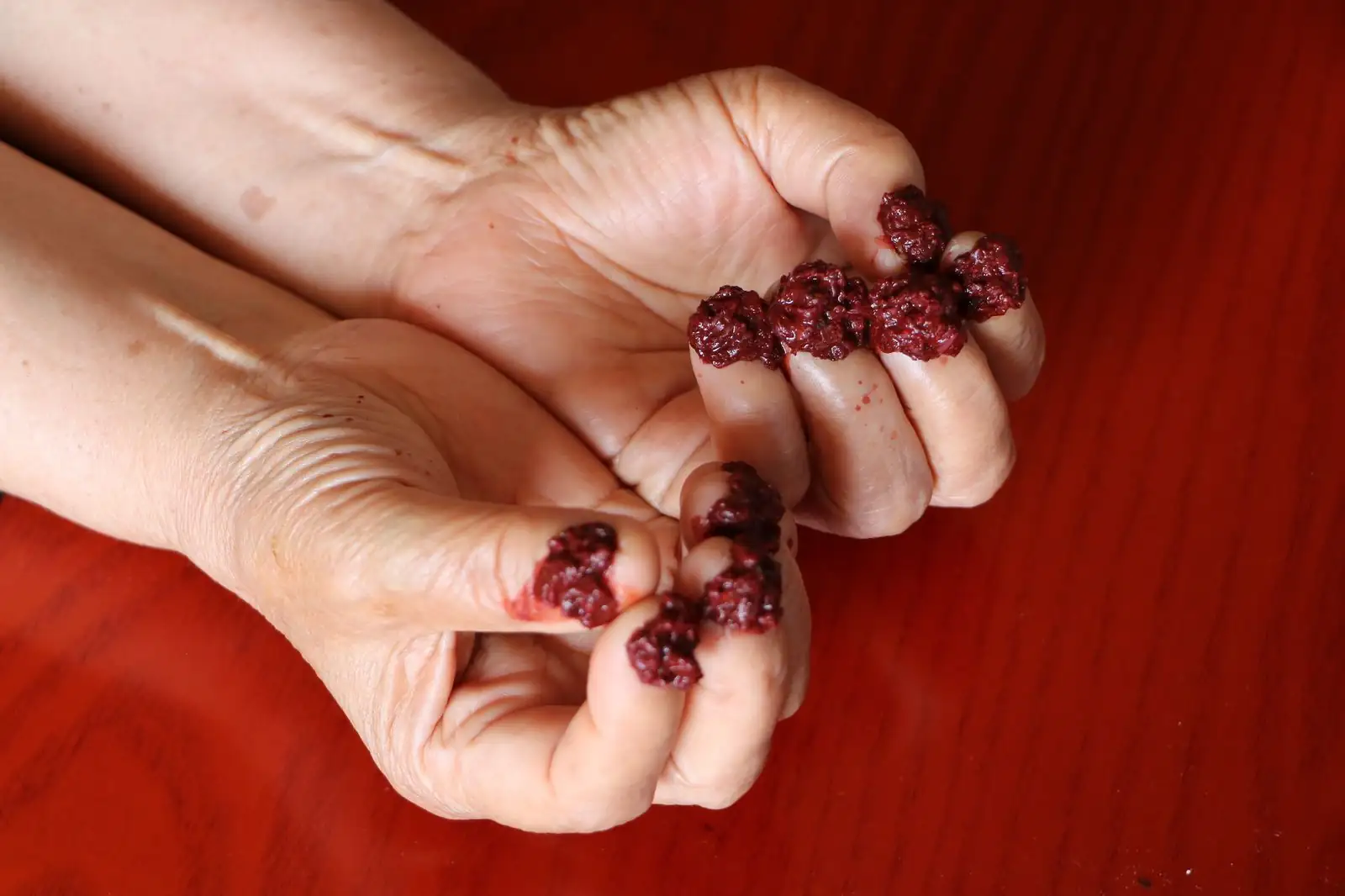 impatiens flower dye nails