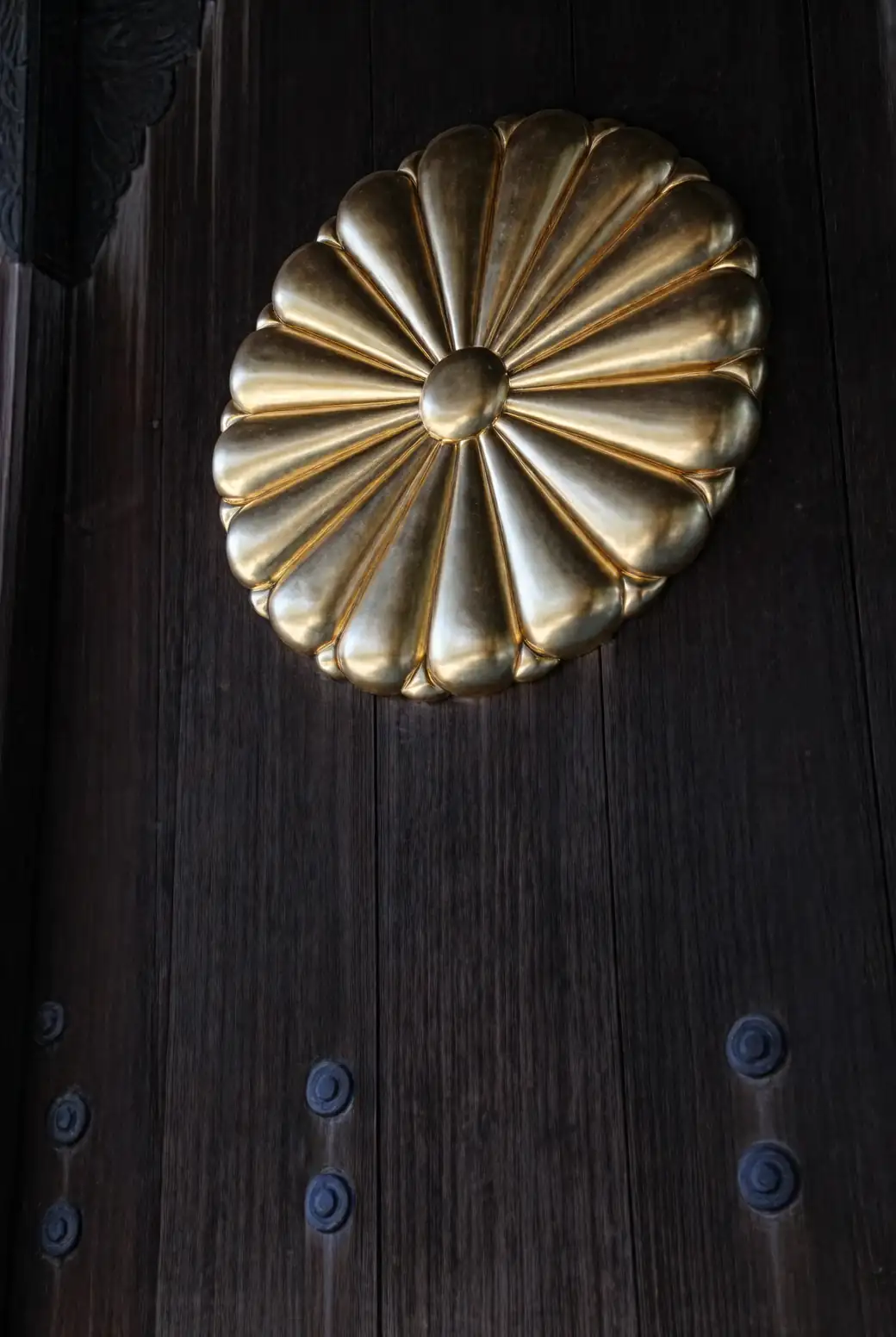 japanese chrysanthemum emblem