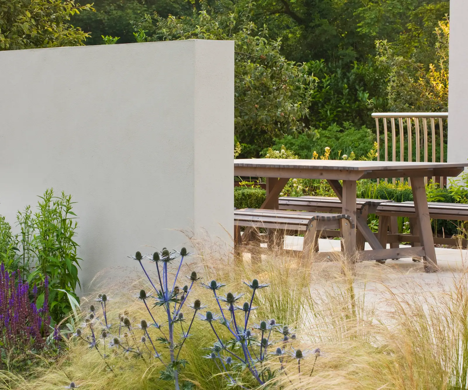garden wind barrier installation