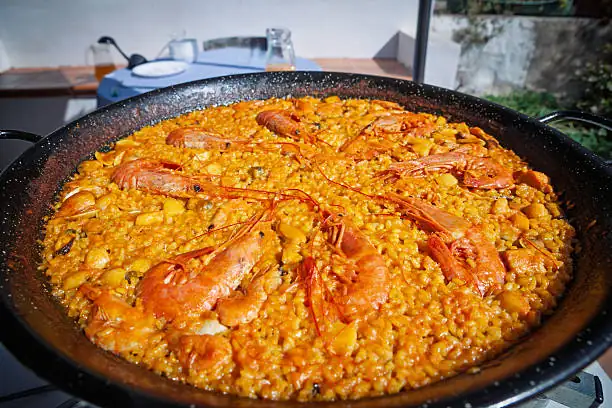 paella with saffron threads