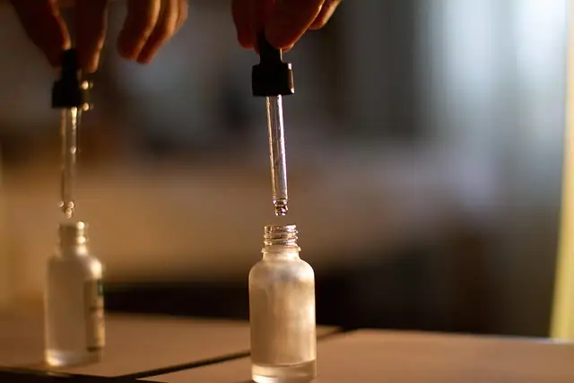 为什么有的洋甘菊精油是“蓝的”？揭开蓝甘菊的化学变身