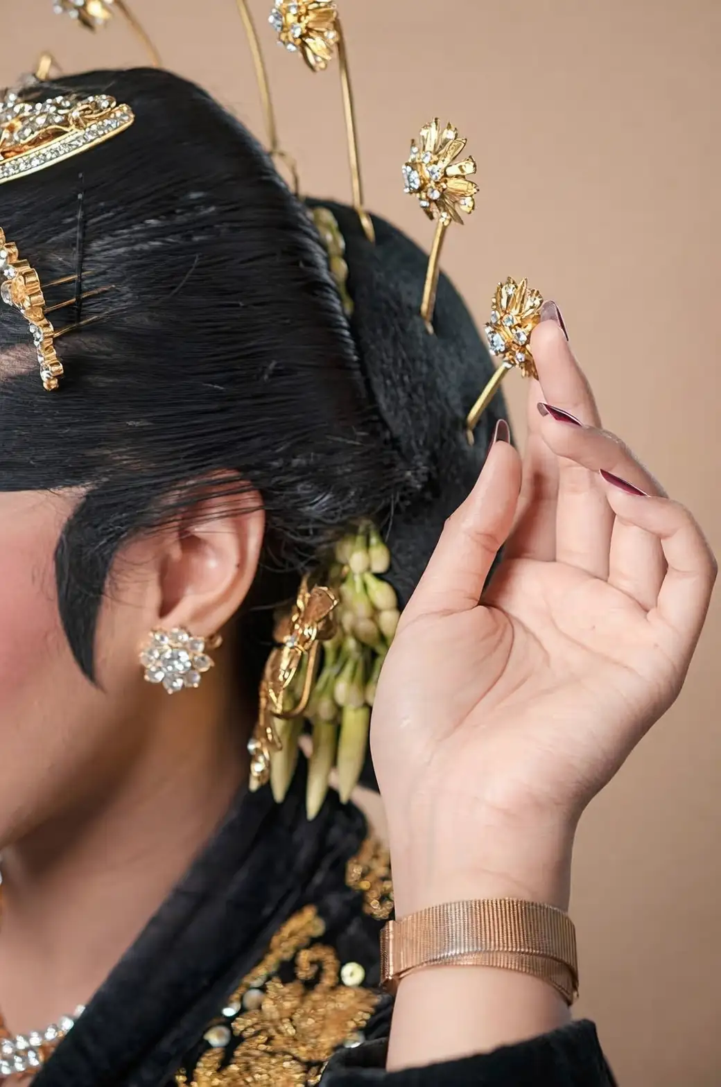 Indonesian bride jasmine hair