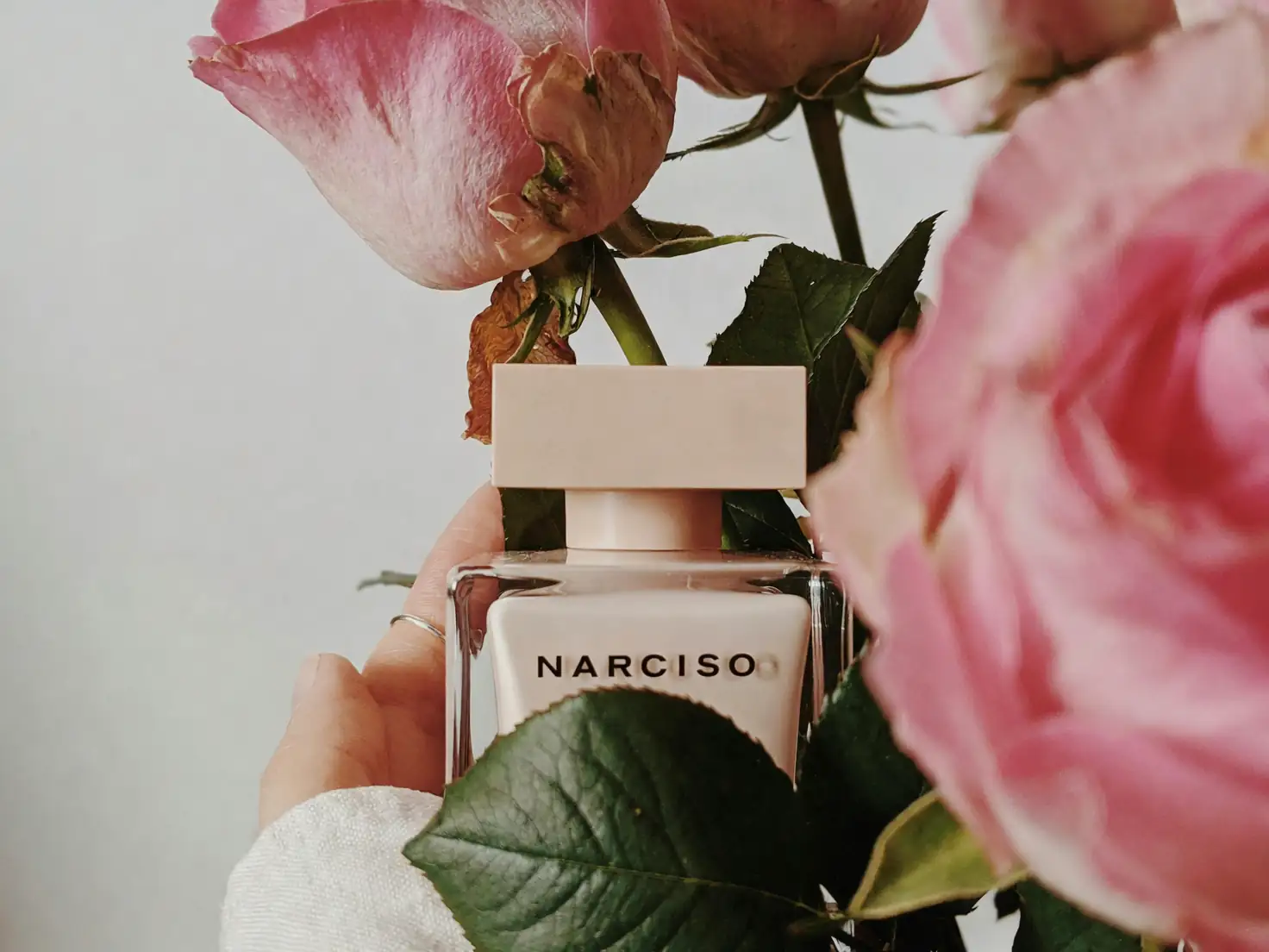perfumer blending sweet violet accord
