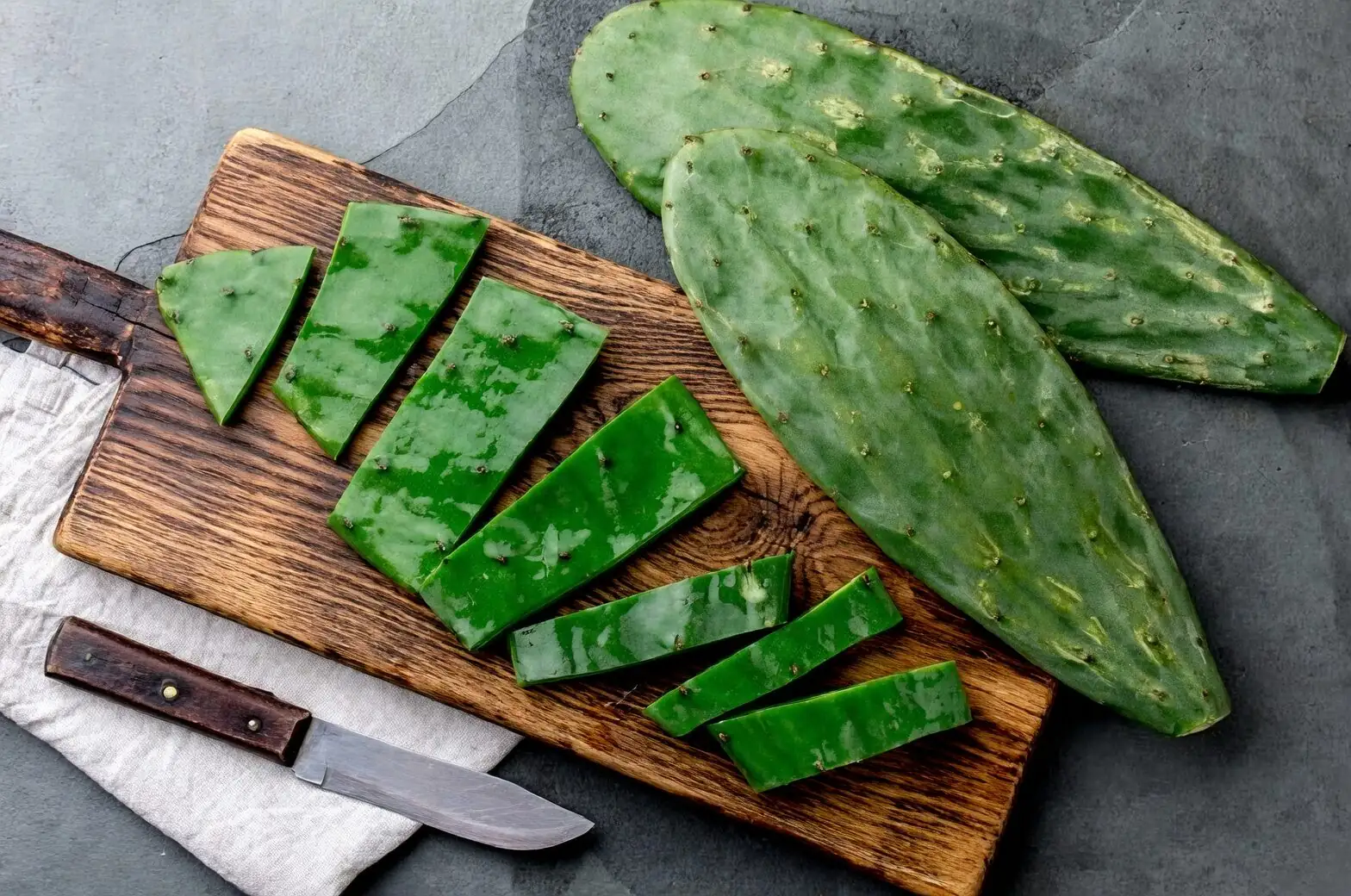 opuntia nopal slicing hands